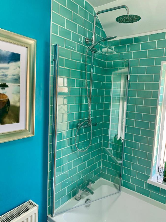 Sw Bed & Breakfast Суиндон Экстерьер фото