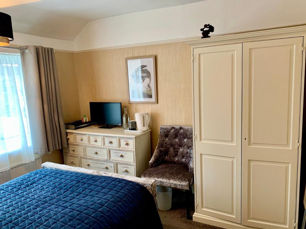 Sw Bed & Breakfast Суиндон Экстерьер фото